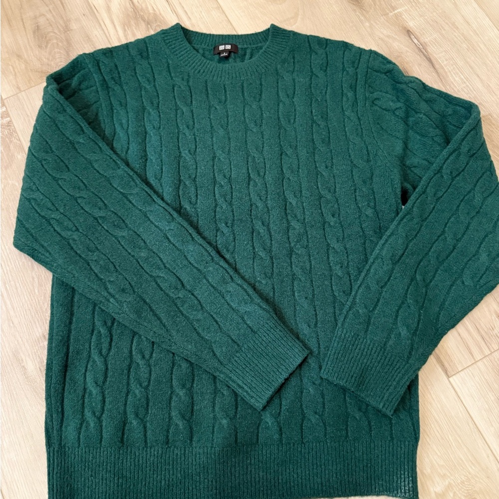 Uniqlo Men's Dark Green Cable Knit Sweater